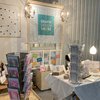 Ursula Halfmann präsentiert neues Kunsthandwerk und Spruchkarten auf der Büchermesse.